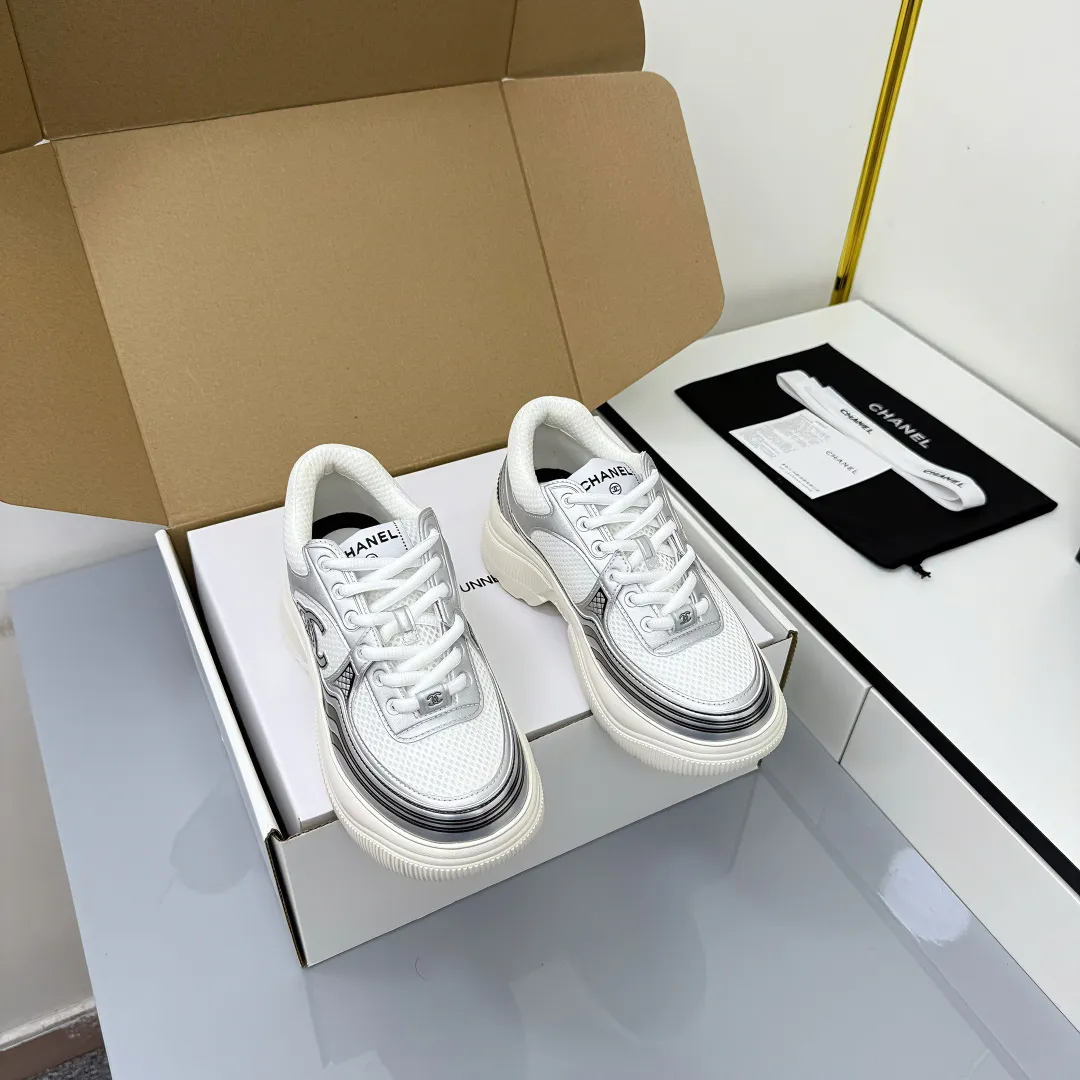 👟👟Ex-factory price 660👟👟 Chanel bread shoes ~ original calfskin panda shoes Chanel 25C latest hot style panda black and white sports shoes casual sneakers Xiaoxiang hot item classic black and white panda color coco girls must pay Fabric: original custom mixed sheepskin lining: original imported breathable mesh lining outsole: Original molded rubber + TPU combination Size: Women's 35-41 Buy now👉 Buy now👉